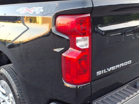 Certified 2023 Chevrolet Silverado 1500 LT AWD/4WD image 9