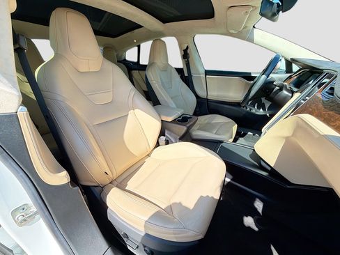 Used 2016 Tesla Model S 90D image 15