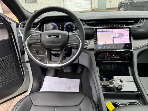New 2025 Jeep Grand Cherokee Limited AWD/4WD image 11