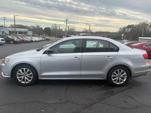 Used 2015 Volkswagen Jetta SE image 4
