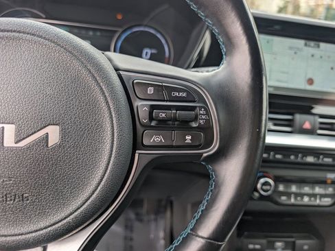 Used 2022 Kia Niro EX Premium w/ Cold Weather Package image 25