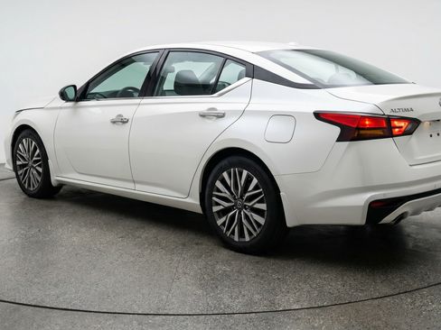 Used 2025 Nissan Altima 2.5 SV image 6