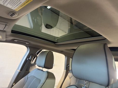 Used 2015 Lincoln MKX AWD w/ Equipment Group 102A image 17
