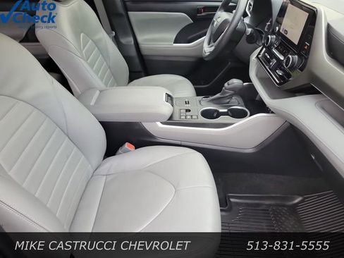Used 2023 Toyota Highlander L FWD image 26