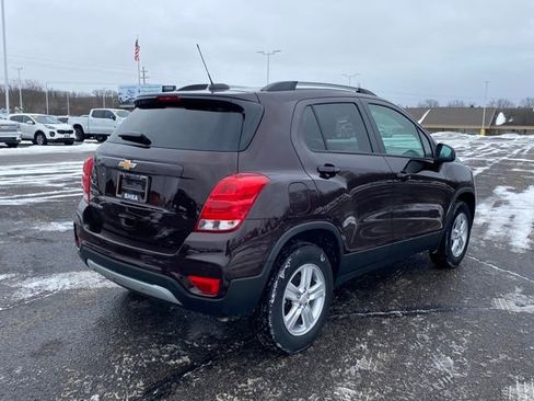 Used 2022 Chevrolet Trax LT w/ LT Convenience Package image 3