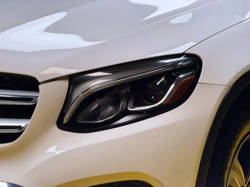 Used 2019 Mercedes-Benz GLC 300 GLC 300 Sport Utility 4D image 7