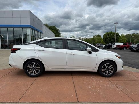 Used 2024 Nissan Versa SV FWD image 7