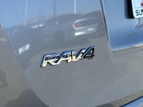 Used 2018 Toyota RAV4 SE w/ Advanced Technology Package image 26