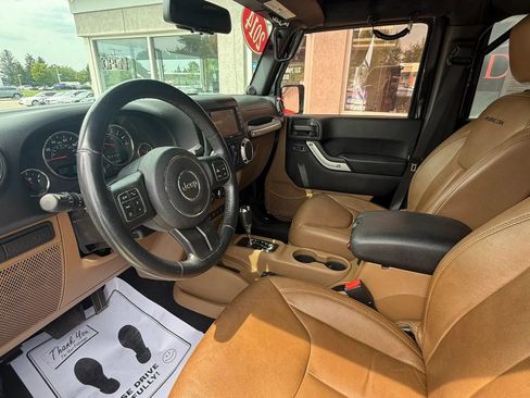 Used 2014 Jeep Wrangler Unlimited Rubicon w/ Dual Top Group AWD/4WD image 9