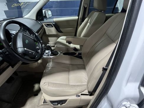 Used 2012 Land Rover LR2 HSE image 7