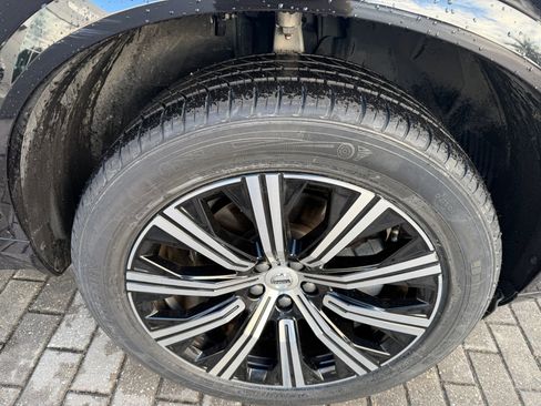 Used 2024 Volvo XC90 B5 Core image 30