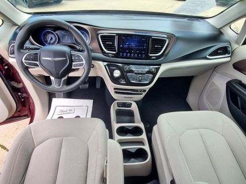 Used 2017 Chrysler Pacifica Touring FWD image 15