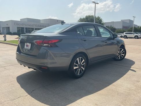 Used 2025 Nissan Versa SV FWD image 5