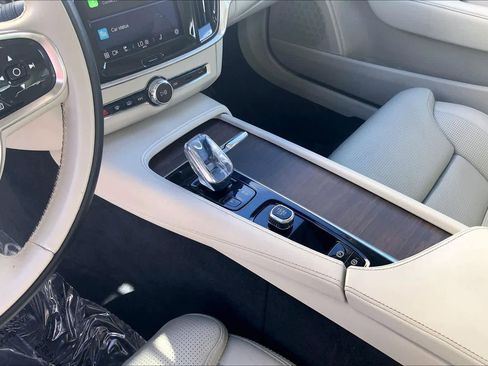 Used 2022 Volvo S90 B6 Inscription w/ Advanced Package image 17