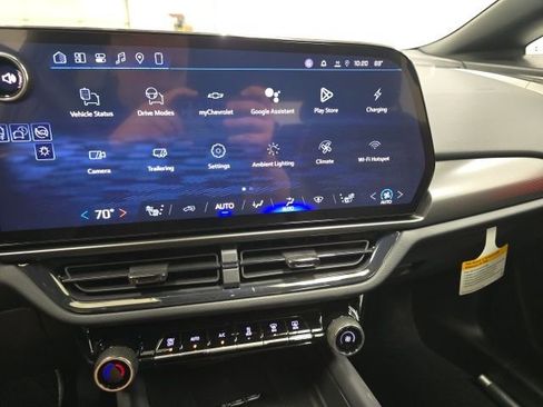 New 2026 Chevrolet Equinox EV RS image 13