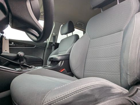Used 2017 Kia Sorento L FWD image 10