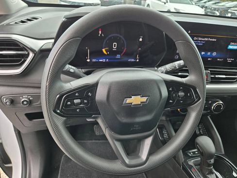 Used 2025 Chevrolet TrailBlazer LT AWD/4WD image 16