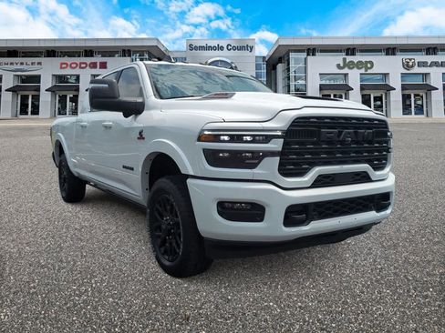 Used 2026 RAM 2500 Limited AWD/4WD image 2