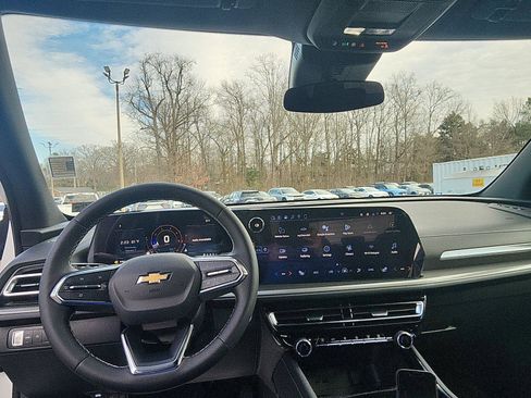 New 2026 Chevrolet Traverse LT w/ LPO, Floor Liner Package FWD image 20