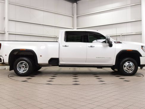 Used 2022 GMC Sierra 3500 Denali AWD/4WD image 9