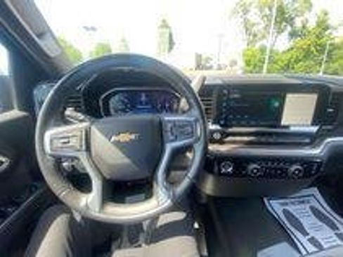Used 2022 Chevrolet Silverado 1500 LT AWD/4WD image 7