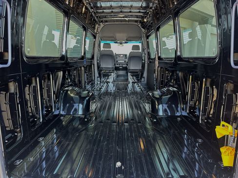 Used 2024 Mercedes-Benz Sprinter 3500 image 15
