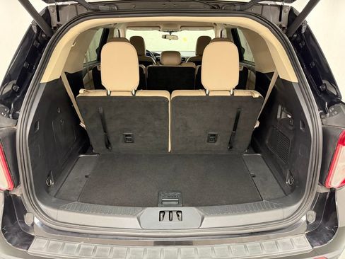 Used 2020 Ford Explorer XLT w/ Equipment Group 202A AWD/4WD image 8
