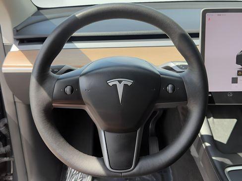 Used 2024 Tesla Model Y Long Range RWD image 47