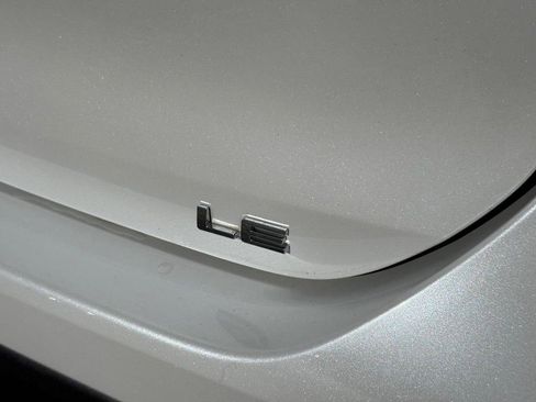 Used 2023 Toyota Highlander LE image 6