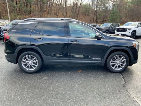 Used 2024 GMC Terrain SLT image 38
