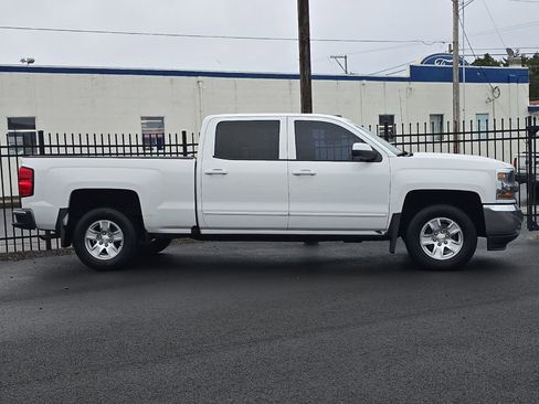 Used 2018 Chevrolet Silverado 1500 LT w/ Trailering Package image 2