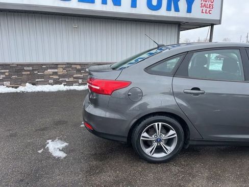 Used 2018 Ford Focus SE w/ SE Appearance Package image 16