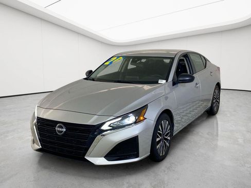 Used 2024 Nissan Altima 2.5 SV FWD image 5