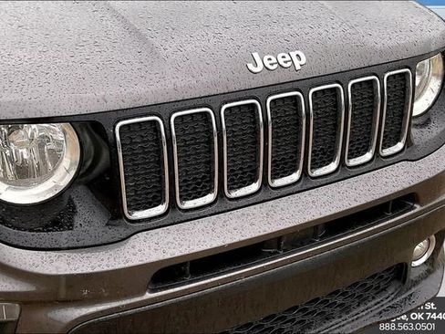 Used 2020 Jeep Renegade Latitude FWD image 31