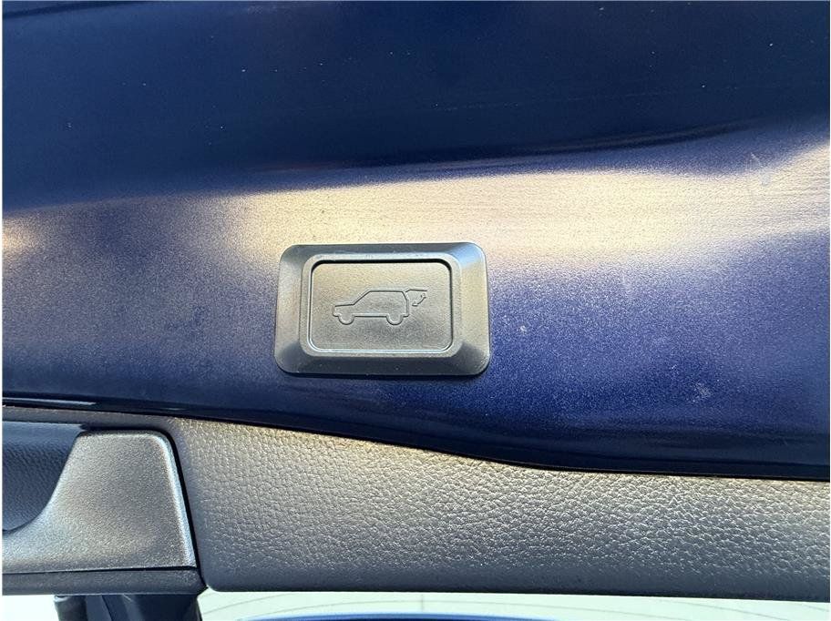 Used 2021 Toyota RAV4 XLE Premium w/ Carpet Mat Package (TMS) AWD/4WD image 23