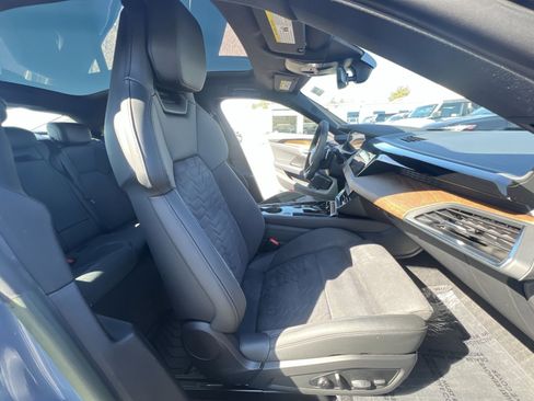 Used 2023 Audi e-tron GT Premium Plus image 28