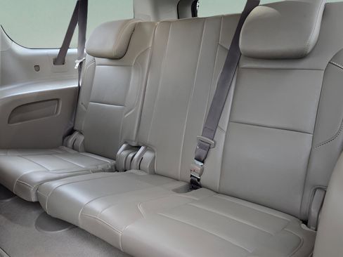 Used 2019 Chevrolet Suburban LT image 9