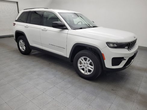 Used 2023 Jeep Grand Cherokee Laredo AWD/4WD image 11
