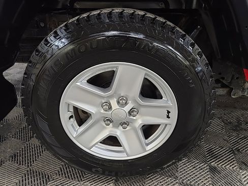 Used 2020 Jeep Gladiator Sport w/ Quick Order Package 24S image 13