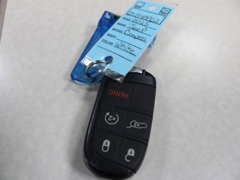 Used 2025 Jeep Compass Latitude w/ Sun & Sound Group AWD/4WD image 54