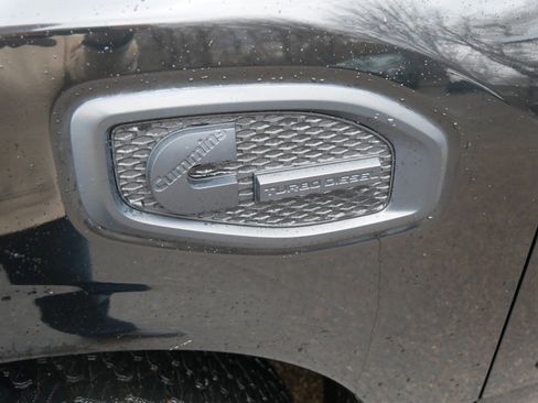 Used 2018 Nissan Titan SL w/ Midnight Edition AWD/4WD image 9