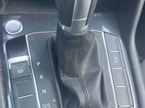 Used 2018 Volkswagen Tiguan SE FWD image 15