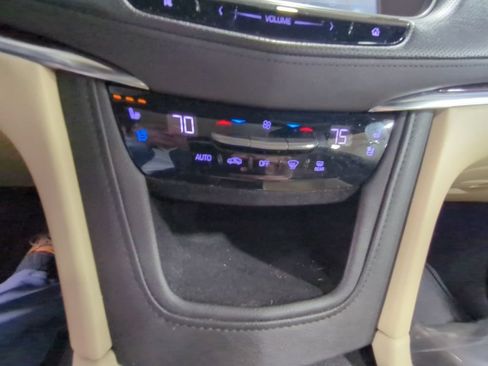 Used 2019 Cadillac XT5 Premium Luxury AWD/4WD image 16