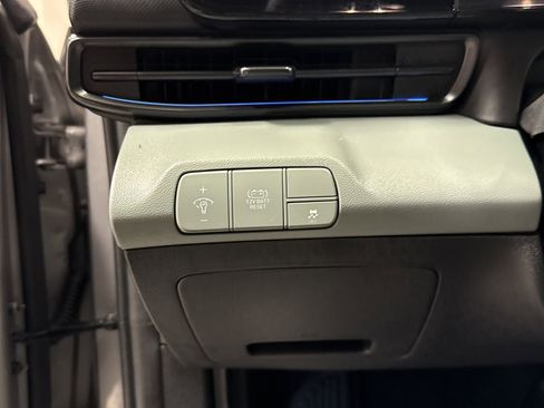 Used 2024 Hyundai Elantra Limited image 9