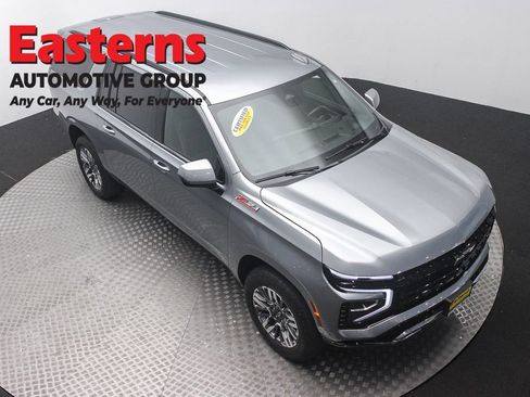Used 2025 Chevrolet Suburban Z71 AWD/4WD image 3