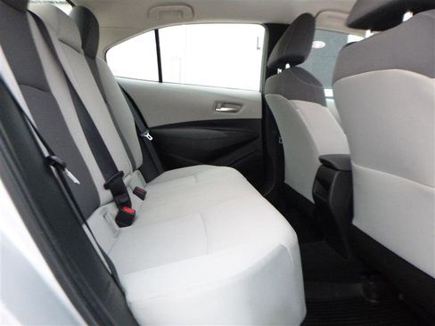 Used 2021 Toyota Corolla LE image 7