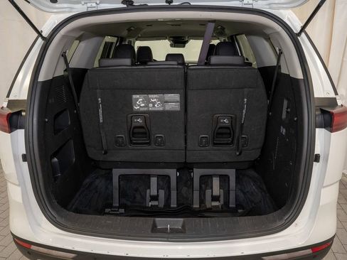 Certified 2024 Kia Carnival LX image 6