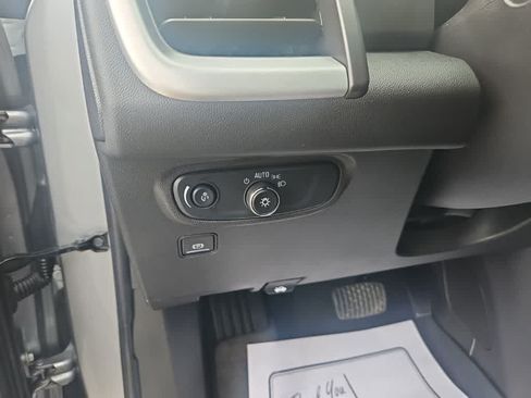 Used 2024 GMC Terrain SLE w/ Driver Convenience Package FWD image 11