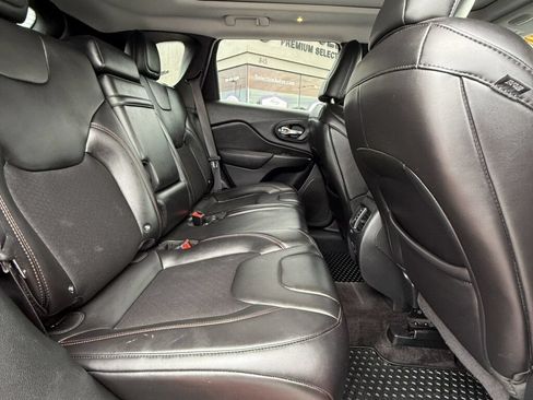 Used 2019 Jeep Cherokee Trailhawk w/ Comfort/Convenience Group AWD/4WD image 44