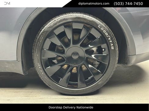 Used 2023 Tesla Model Y Long Range image 38